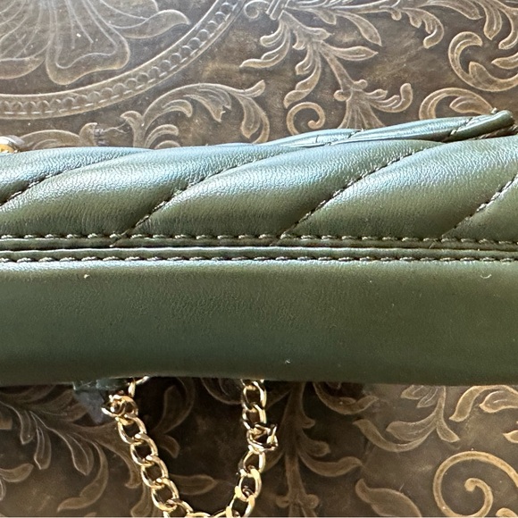 Crossi Purse- Green Chevron Design with Gold Accents - NWOT Shoulder Crossbody. - Picture 11 of 15